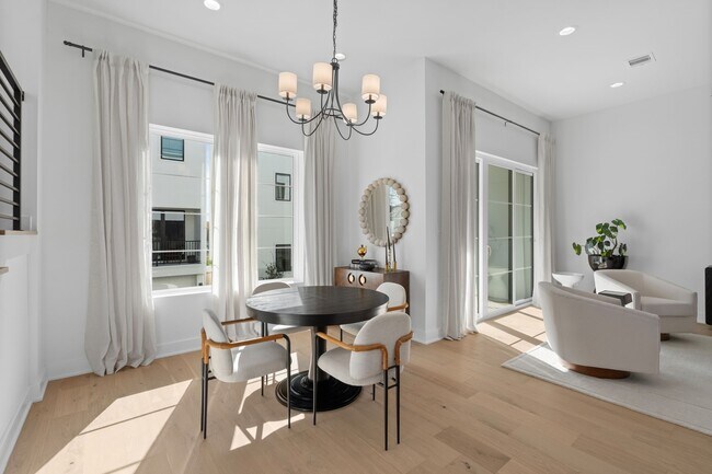 Building Photo - 8707 Ojeman Villas Dr