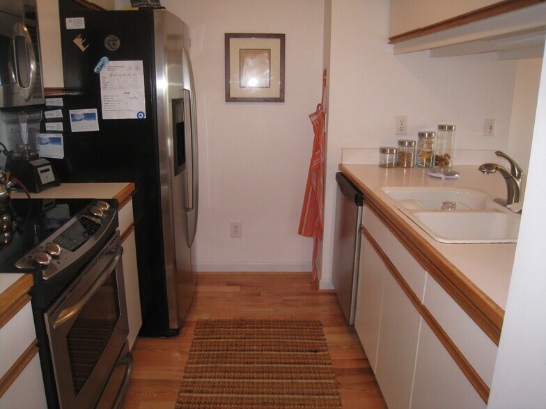 Building Photo - 5472 Baneberry Ave