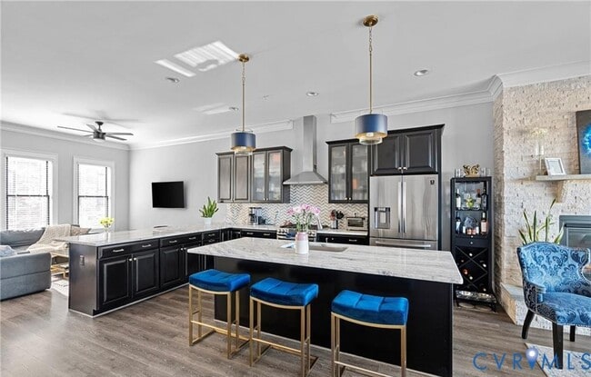 Building Photo - 444 W 6th St