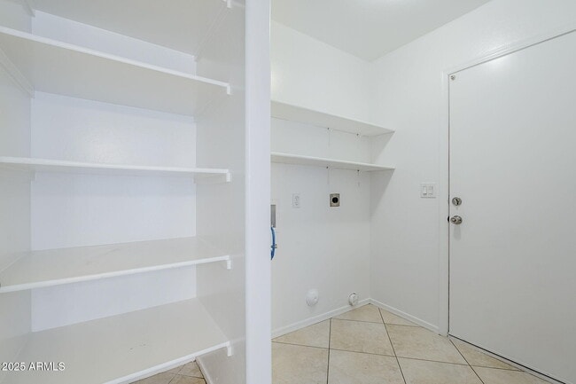 Building Photo - 678 S Silver Dr