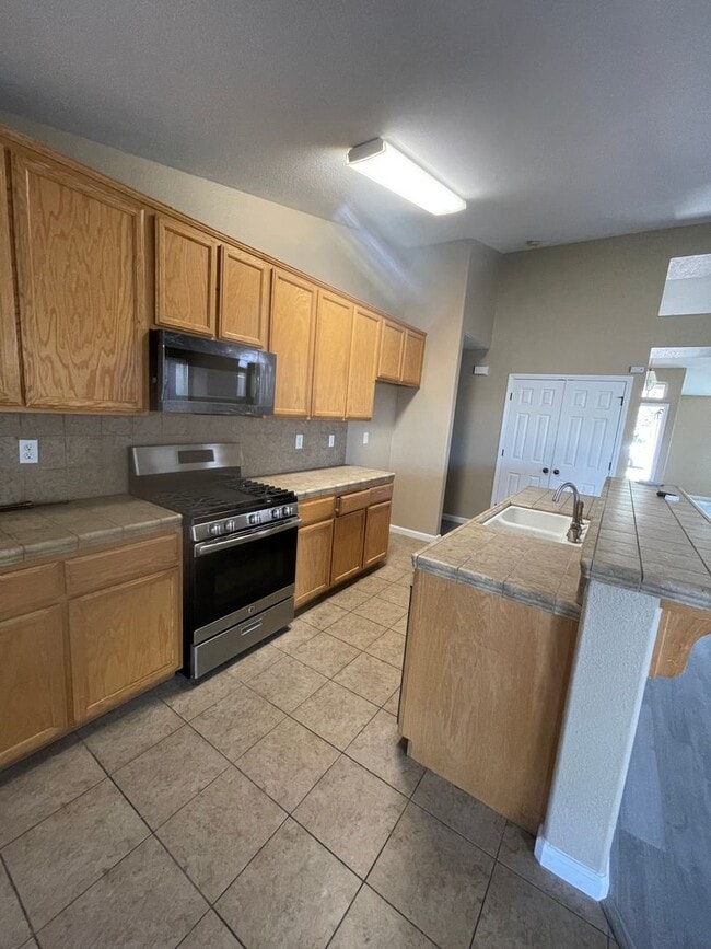 Building Photo - 50% OFF FIRST MONTH'S RENT!! MOVE-IN READY – THIS ONE WILL GO FAST!