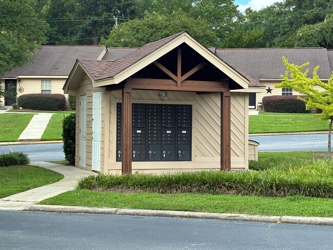 Building Photo - 40 Boardwalk Ln