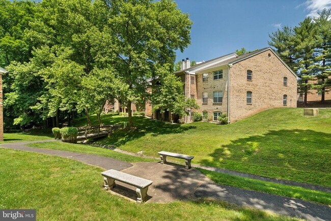 Building Photo - 5904 Cove Landing Rd