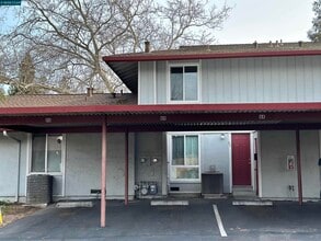 Building Photo - 89 Villa Cir