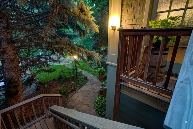 Building Photo - Quintessential Boulder Cottage in Mapleton...