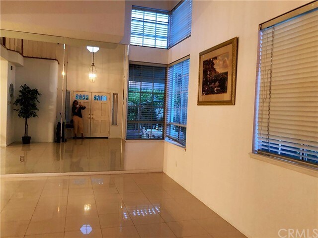 Building Photo - 15 Monaco