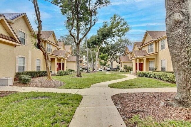 Building Photo - Stylish 3/2 Corner-Unit Condo with Resort ...