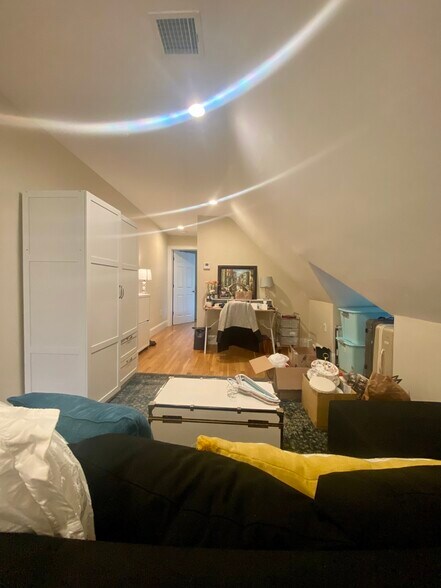 Building Photo - 18 Chandler St