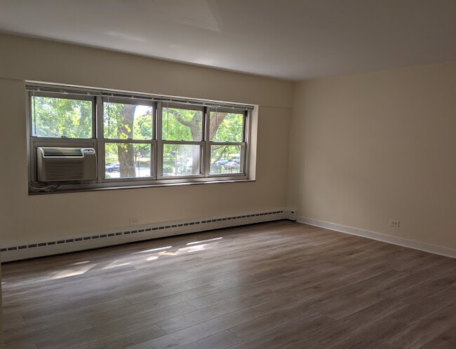 Living Area with Lots of Light - 4950 N Marine Dr