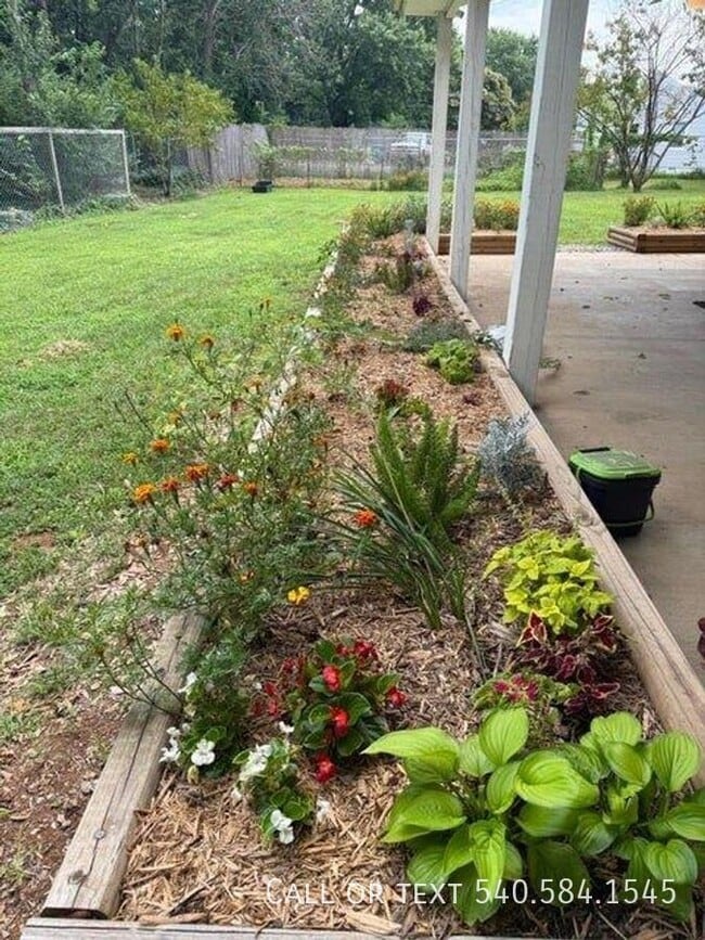 Building Photo - 5001 Hildebrand Rd NW