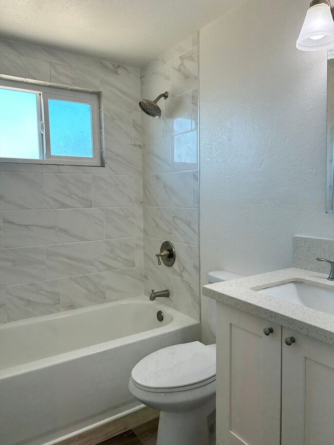 Building Photo - Please contact VAUGHN REALTY to set up an ...