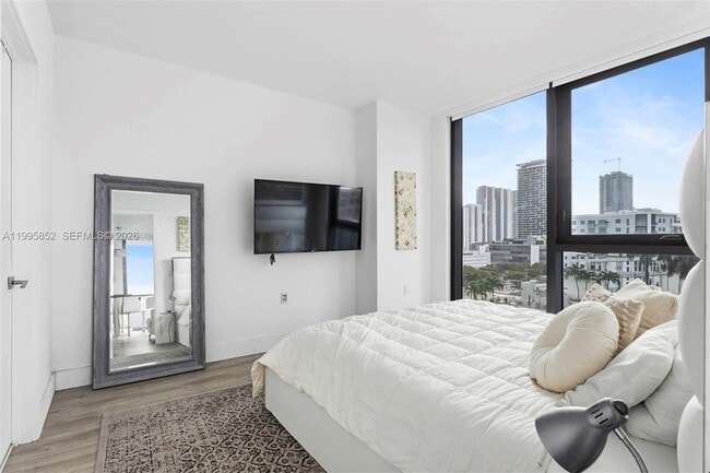 Building Photo - 121 NE 34th St