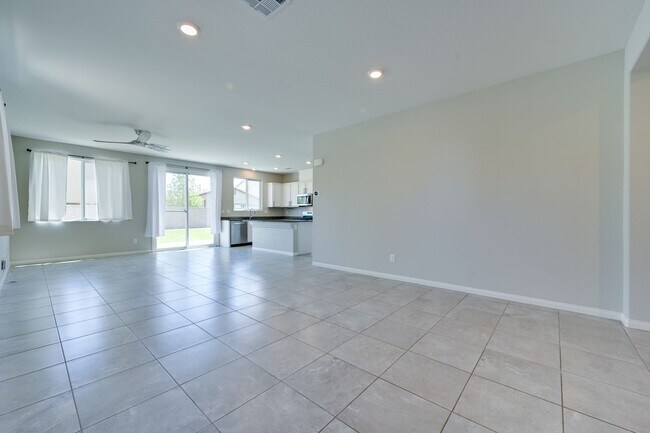 Building Photo - NW!! Solar!!  Gated!!  Bed and bath downst...