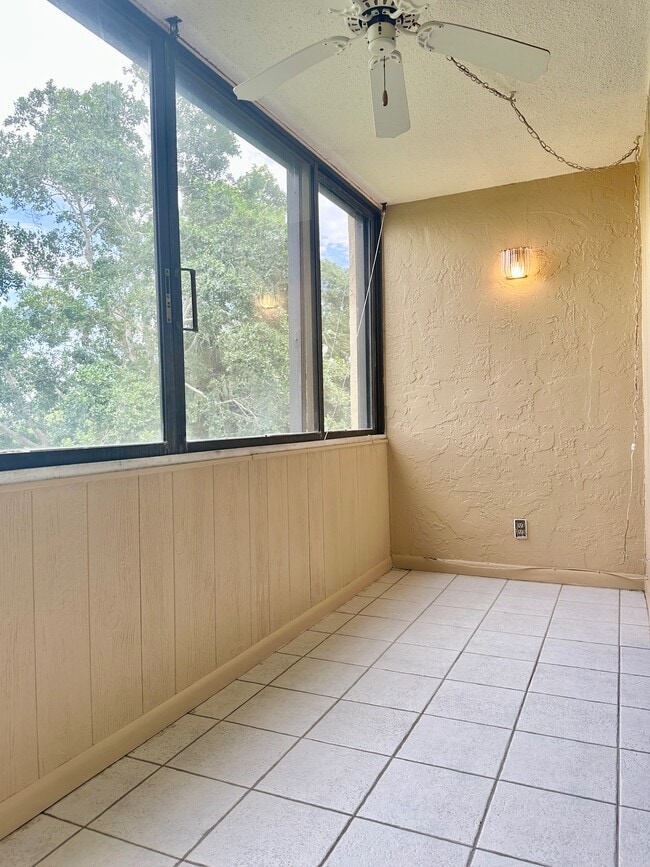 Building Photo - 2617 Cove Cay Dr