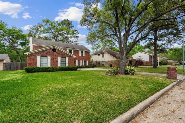 Building Photo - 3807 Forest Village Dr