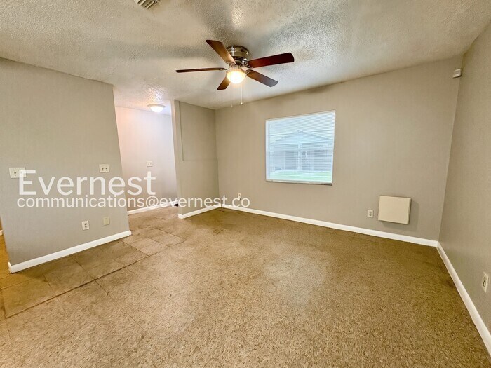 Building Photo - 3058 St Paul Dr