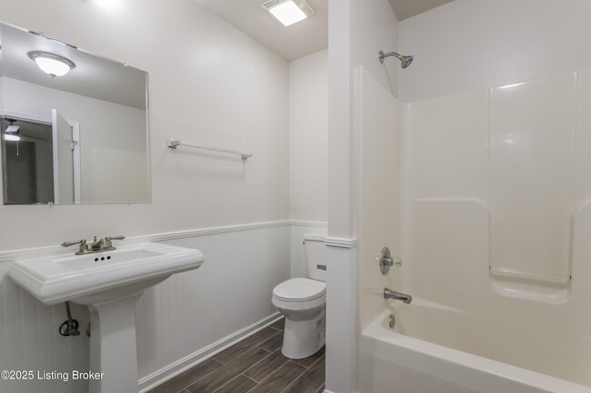 Building Photo - 10795 Millers Ln