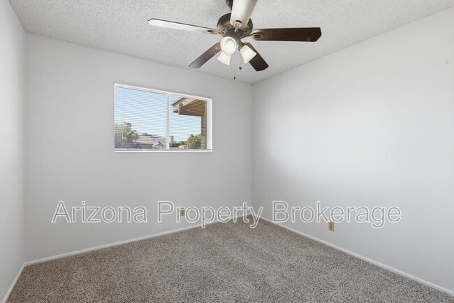 Building Photo - 2106 E Evergreen St