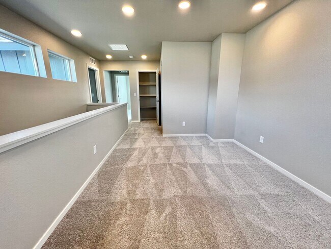 Building Photo - Beautiful 3 Bed 2.5 Bath House in Timnath!