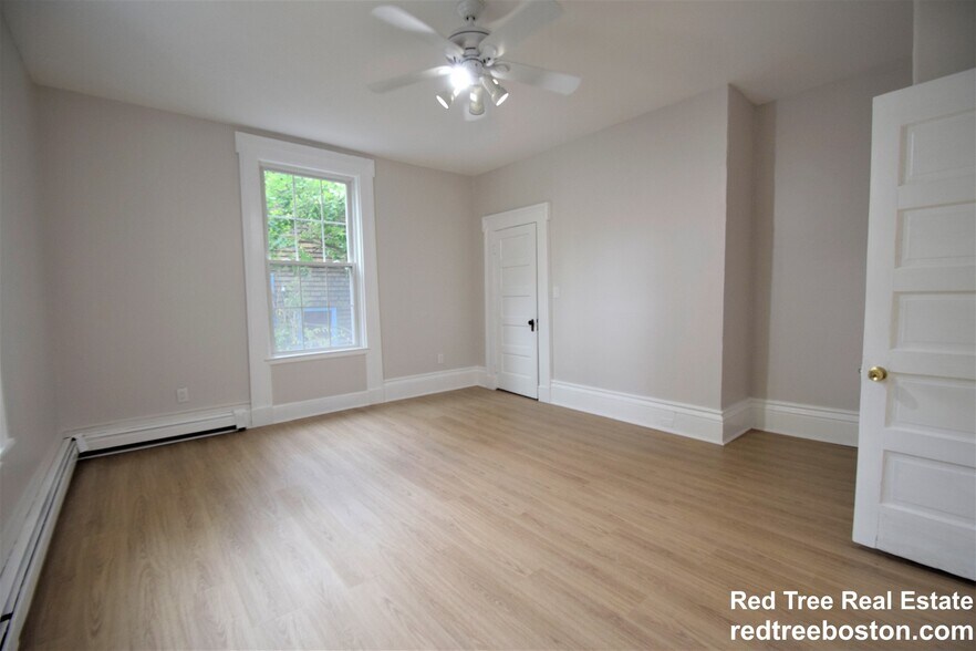 Building Photo - 24 St James St