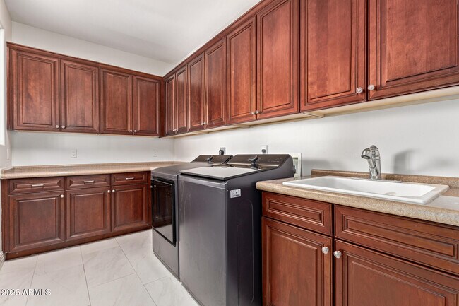Building Photo - 8614 N 17th Pl