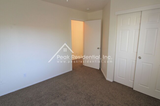 Building Photo - Very Nice 3bd/2.5ba Elk Grove House with 2 Car Garage!