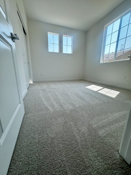 Building Photo - 16185 Lozano St