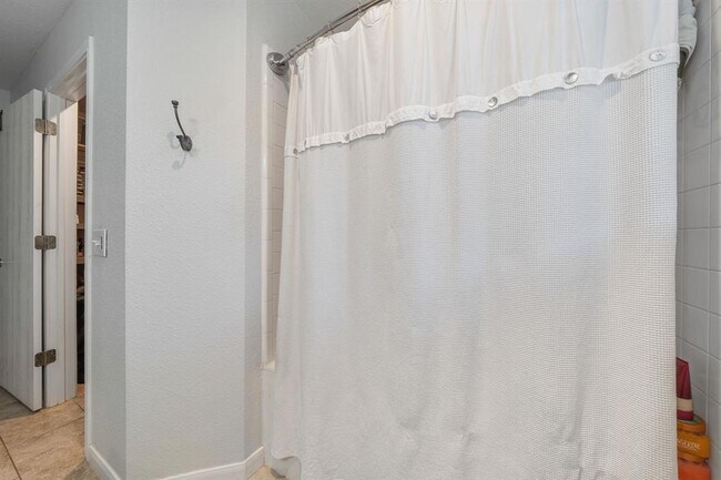 Building Photo - 301 Zebra Dr