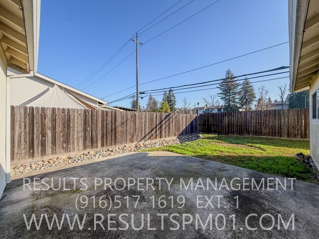 Building Photo - Spacious 4 Bedroom Home with Fenced Yard in North Highlands