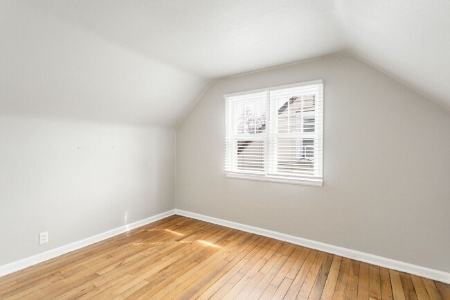 Building Photo - 410 W Angela Blvd