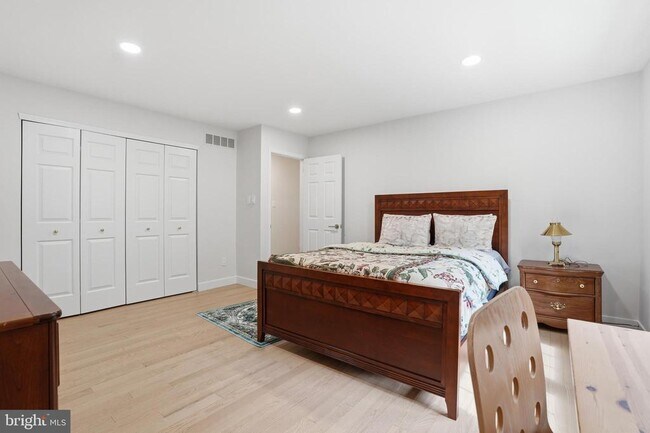 Building Photo - 1316 Heller Dr