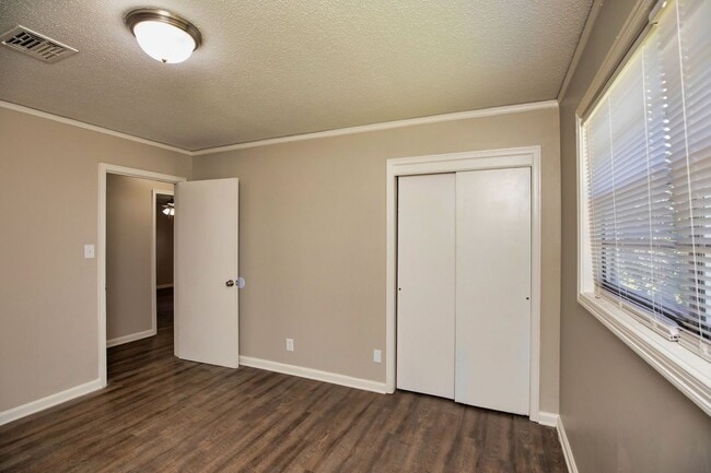 Building Photo - ** 3 bed 2 bath located in Dalraida **Call...