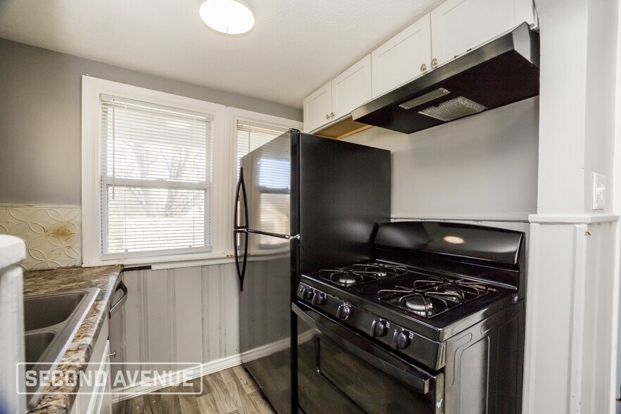 Building Photo - 1806 Sundale Ave