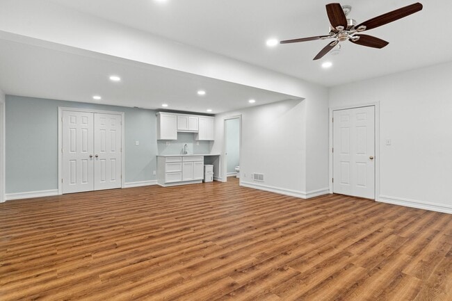 Building Photo - Haw Creek Gem