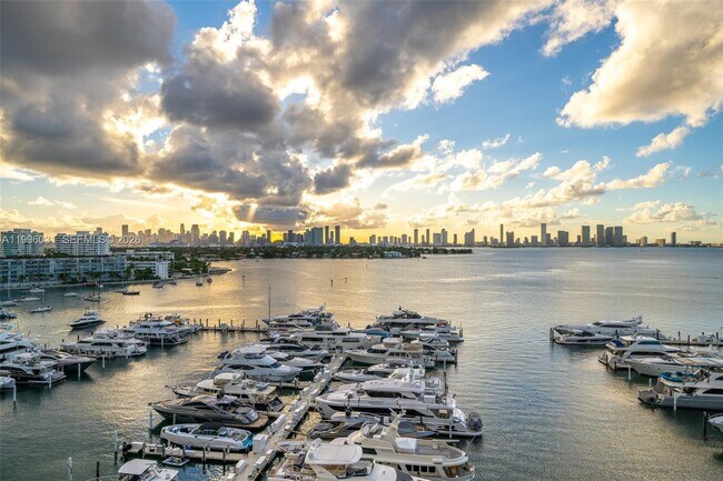 Building Photo - 1900 Sunset Harbour Dr