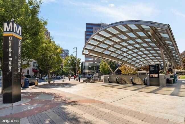 Building Photo - 1021 N Garfield St