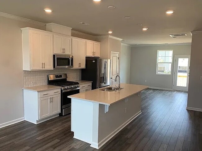 Building Photo - 6400 Astor Elgin St