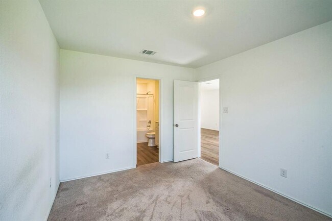 Building Photo - 505 Sergeant Murphy Rd