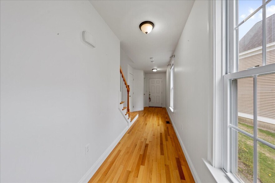 Building Photo - 6 Longview Cir