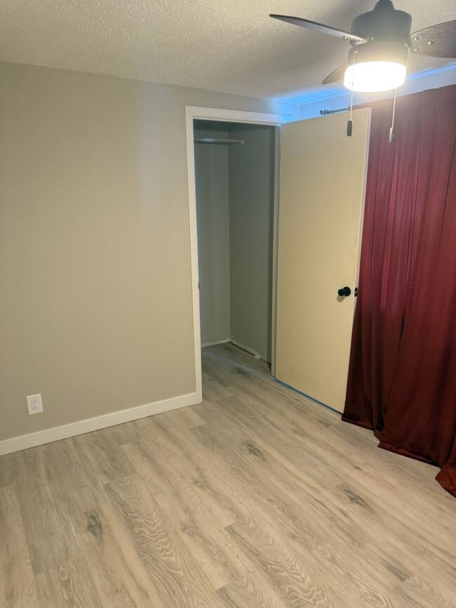 Building Photo - 3 Bedroom 1 Bathroom single family home