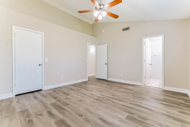 Building Photo - 646 E Gila Ln