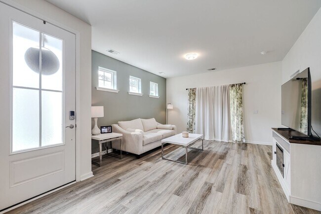 Building Photo - 161 Holloway Hl