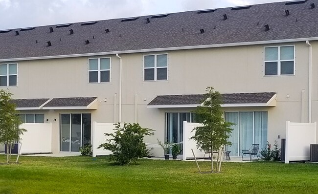 Building Photo - 5742 Archipelago St