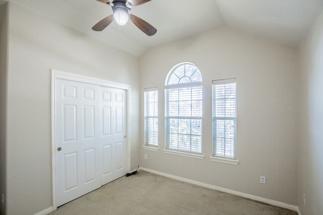 Building Photo - 21547 Sullivan Forest Dr