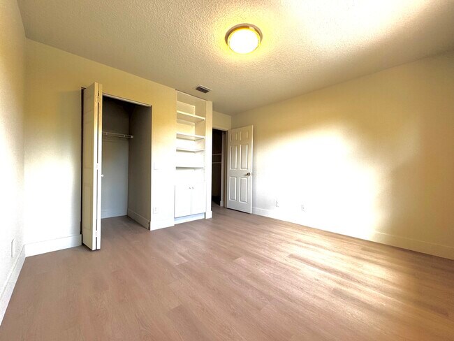 Building Photo - 3565 Danbury Ct