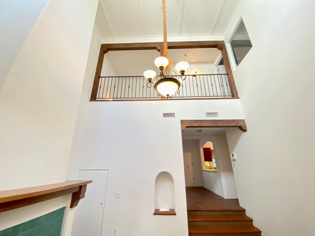 Building Photo - 1414 N Harper Ave