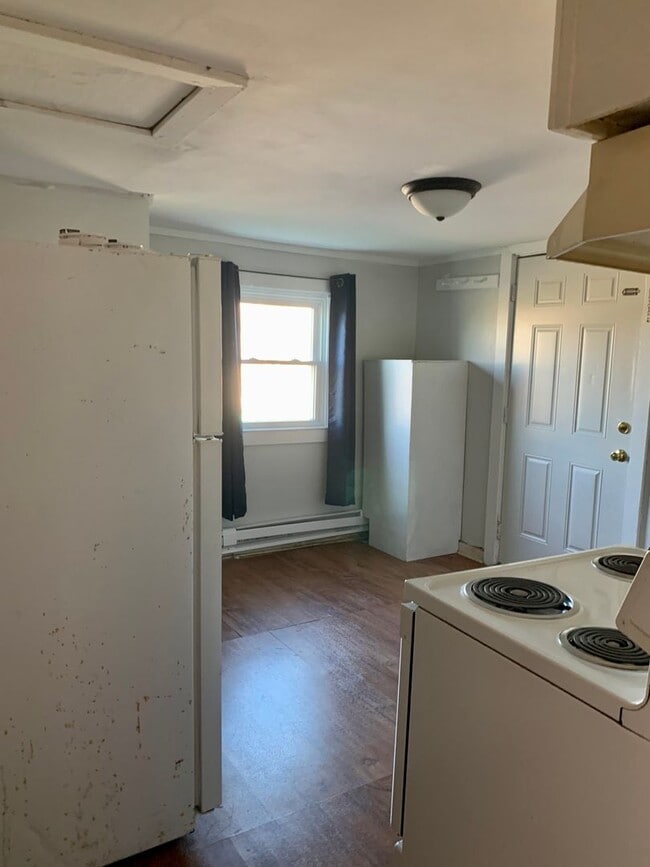 Building Photo - Coming Soon! Cute Home with Water View. Wa...