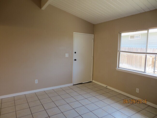 Building Photo - P54500