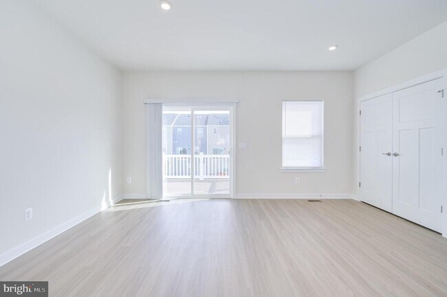 Building Photo - 14 Trotting Rd