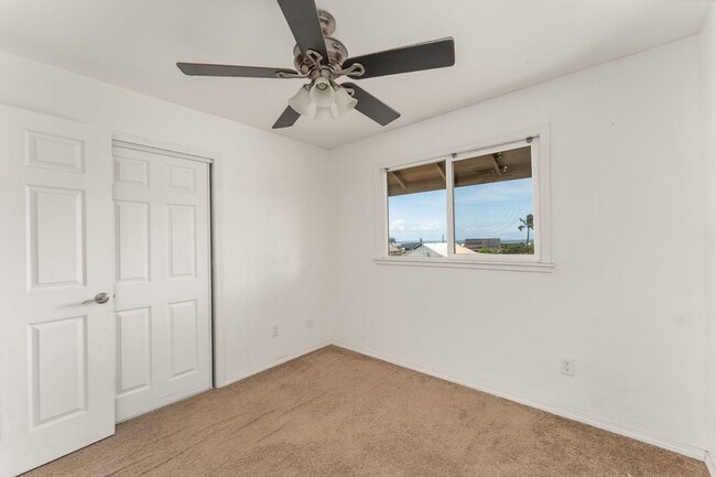 Building Photo - 3bd/2ba upstairs unit with deck